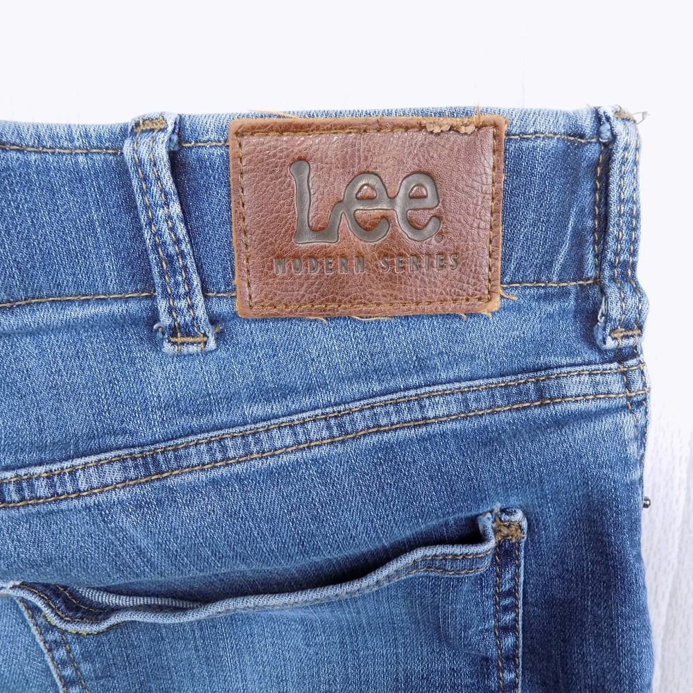 Lee Extreme Motion Jeans Mens 34x30 Blue Straight Fit Tapered Leg Stretch EUC